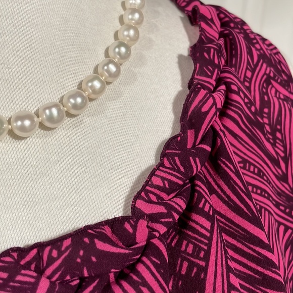 Fuchsia Coldwater Creek sleeveless blouse. - Picture 7 of 10